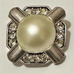 Vintage Franklin mint Jackie Kennedy collection brooch/pendant - 1 1/4”